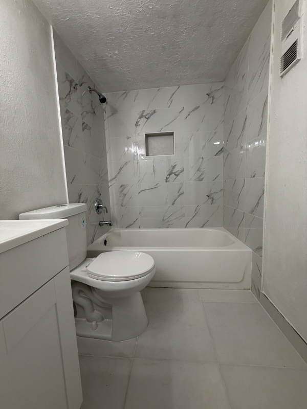 4136 Lakeside Dr - Photo 2 of 10