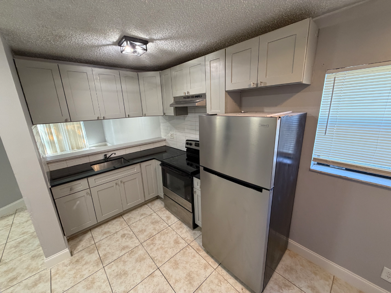 4136 Lakeside Dr - Photo 3 of 10