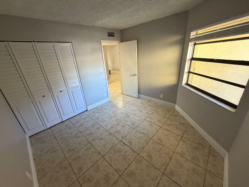 4136 Lakeside Dr - Photo 7 of 10