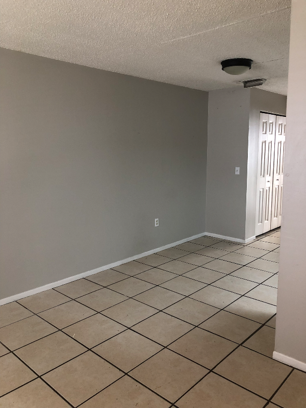 713 S Daytona Ave - Photo 2 of 12