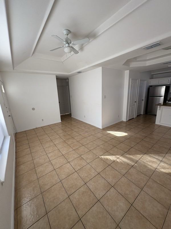 900 S Palm Dr #4 - Photo 3 of 18