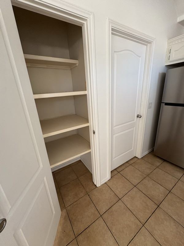 900 S Palm Dr #4 - Photo 6 of 18