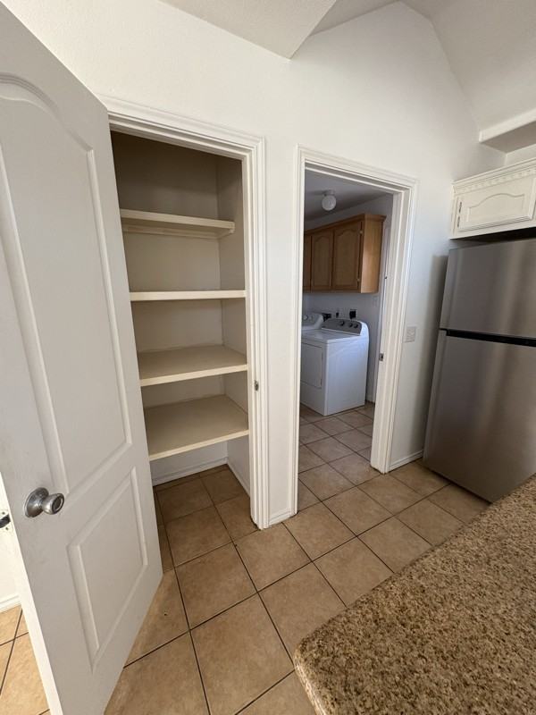 900 S Palm Dr #4 - Photo 7 of 18