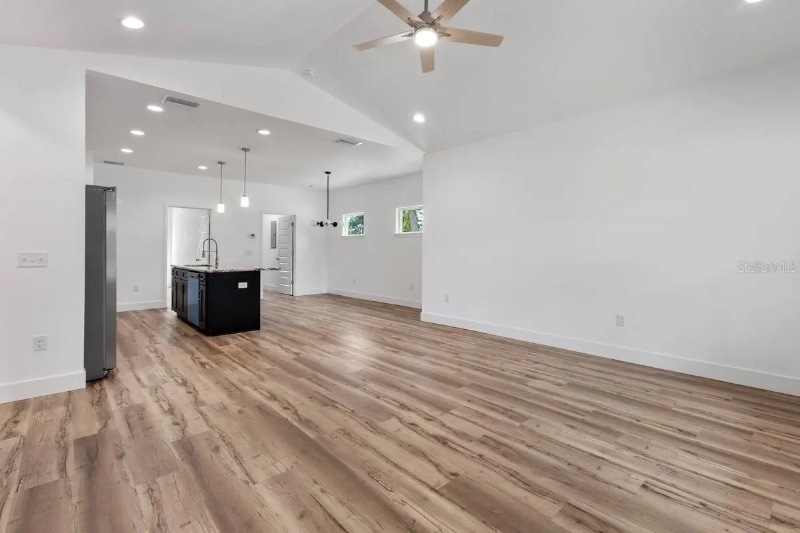 511 Nw 2nd Ave - Photo 2 of 5