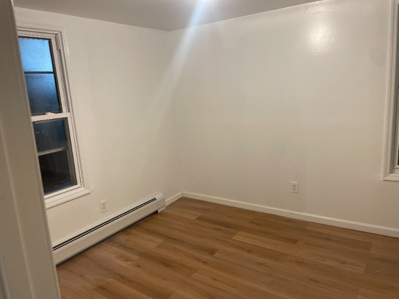 105 Warren St #1 - Photo 3 of 4