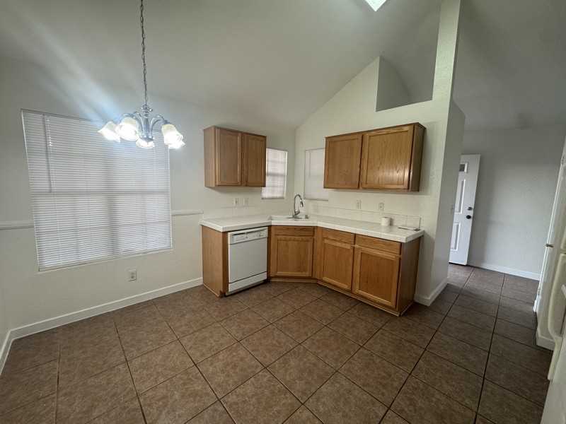 7800 Buckeye St - Photo 3 of 20