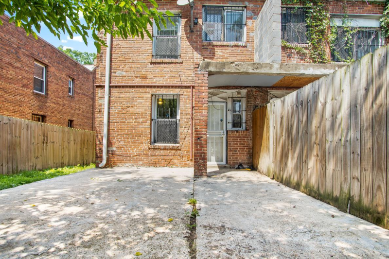 349 Parkland Pl Se #A - Photo 2 of 17