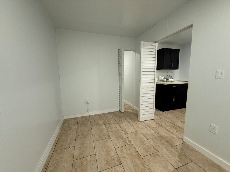 231 W 41st St - Photo 7 of 10