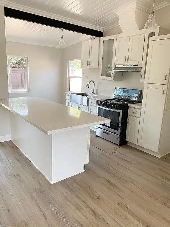 2915 Cedarglen Dr - Photo 2 of 15