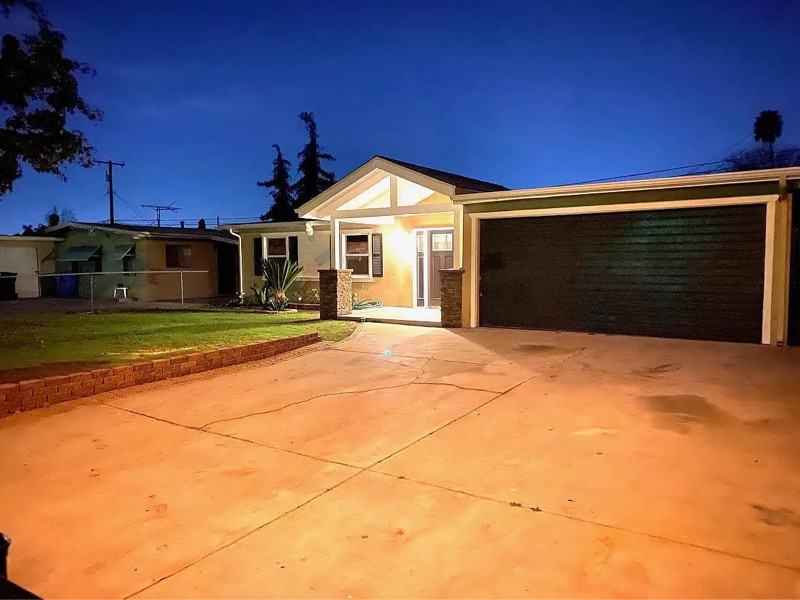 2915 Cedarglen Dr - Photo 3 of 15