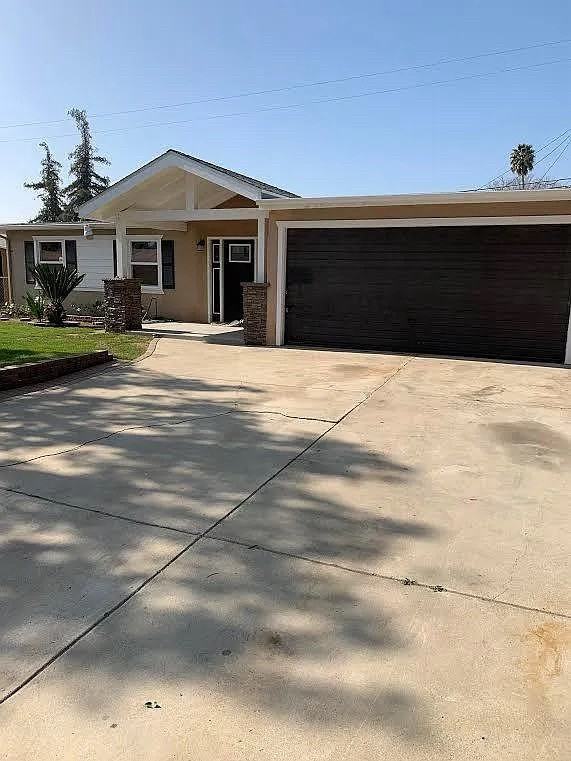 2915 Cedarglen Dr - Photo 4 of 15