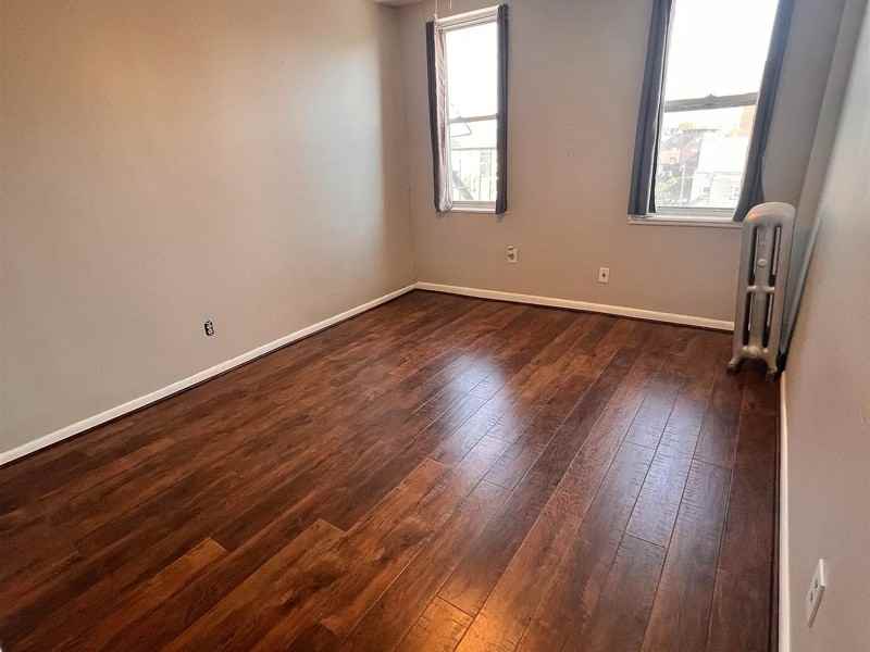 217 44th St - Photo 5 of 11