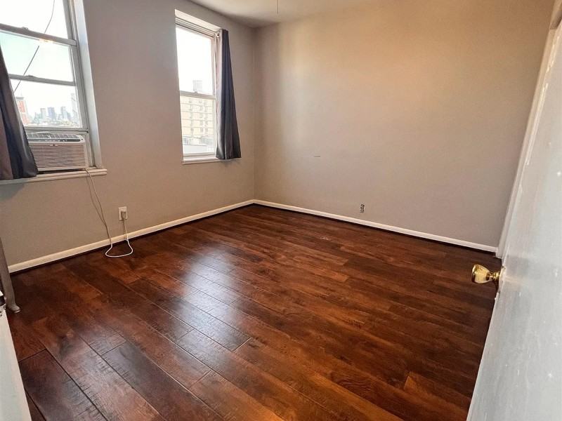 217 44th St - Photo 6 of 11