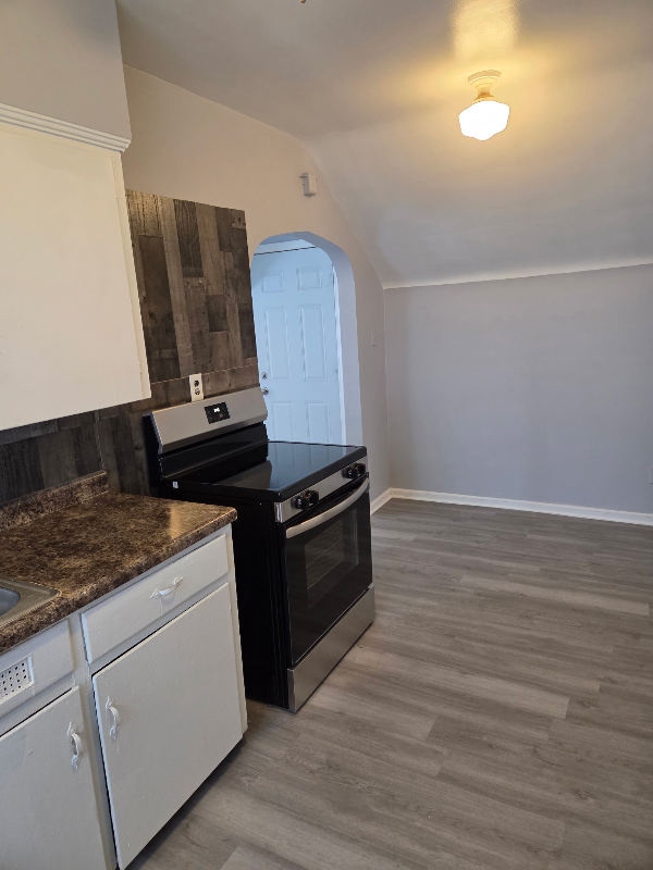 701 Avon St #4 - Photo 5 of 7