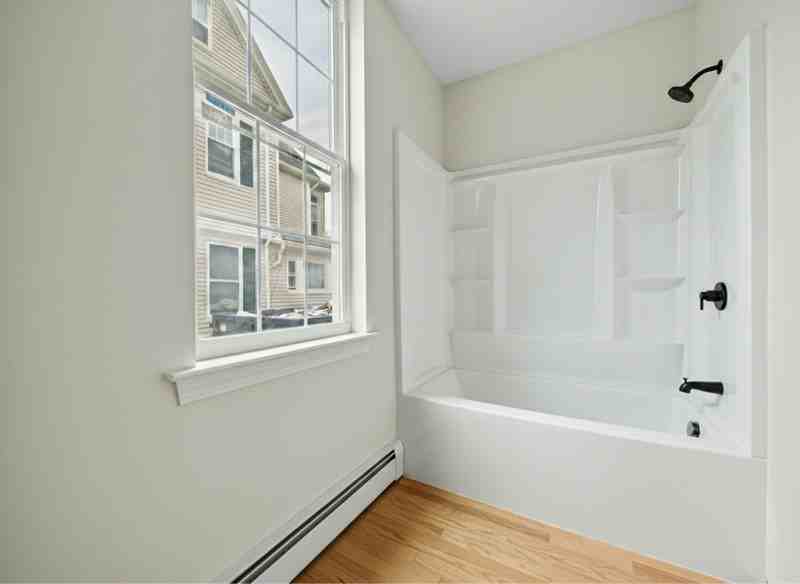 110 8th St - Photo 4 of 5