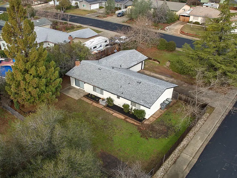 12290 Dyer Ct - Photo 2 of 18