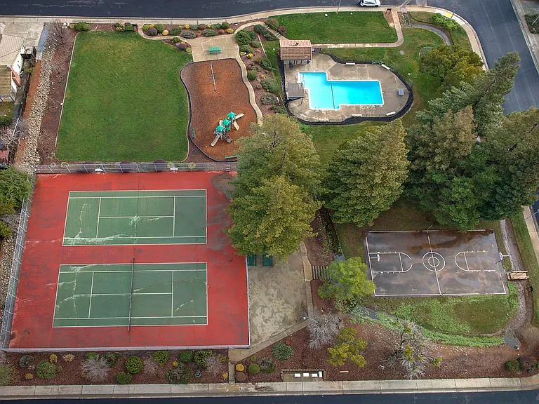 12290 Dyer Ct - Photo 3 of 18