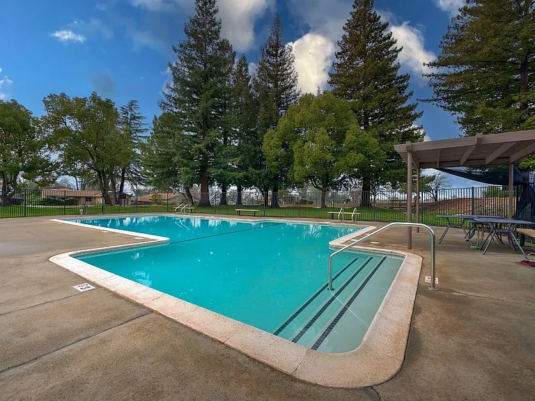 12290 Dyer Ct - Photo 4 of 18