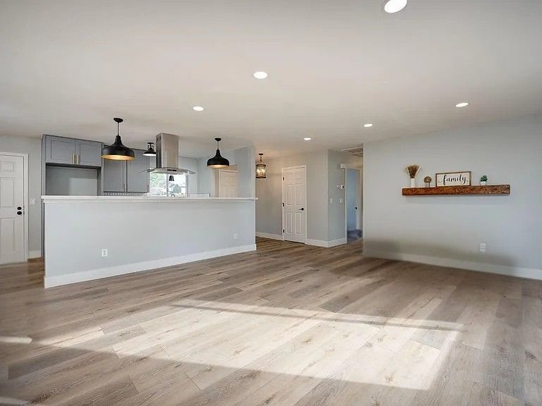 12290 Dyer Ct - Photo 7 of 18