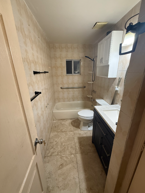 128 Ne 184th Ter - Photo 2 of 2