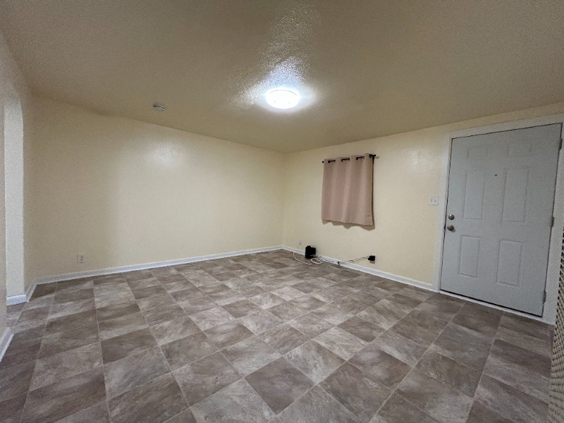 1024 Maple St #A - Photo 4 of 11