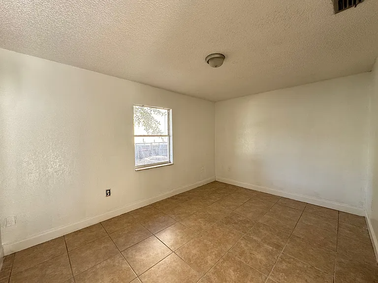 2410 Chestnut Woods Dr #2410 - Photo 4 of 7