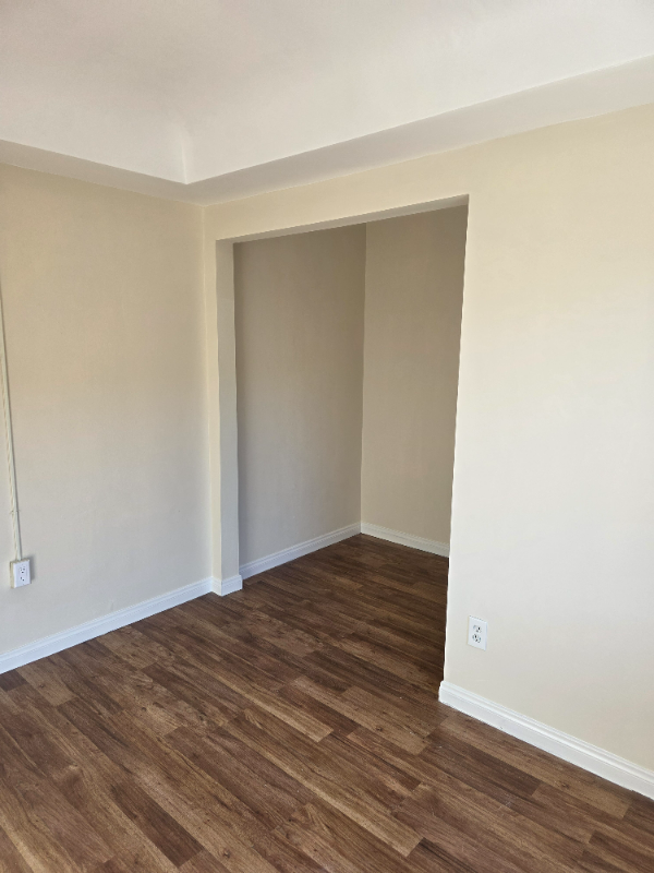 1087 Leighton Ave - Photo 5 of 17