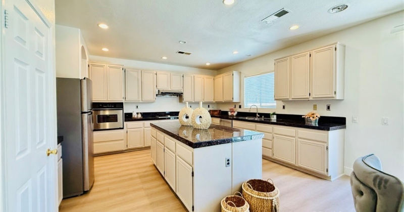 11958 Sunstone Ct - Photo 4 of 14