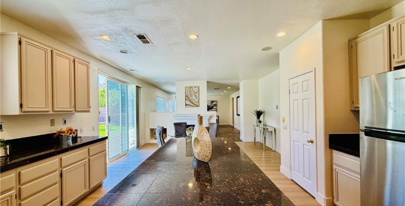 11958 Sunstone Ct - Photo 7 of 14