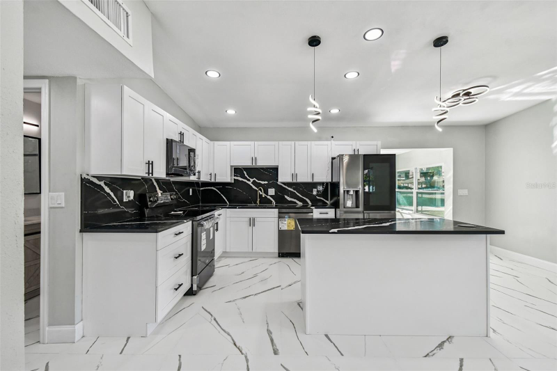 6501 Julie St - Photo 6 of 20