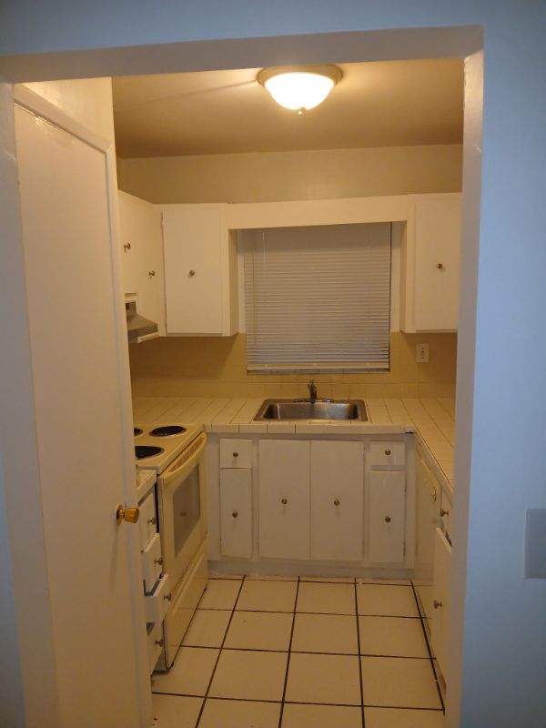 4394 N Federal Hwy #8 - Photo 5 of 18