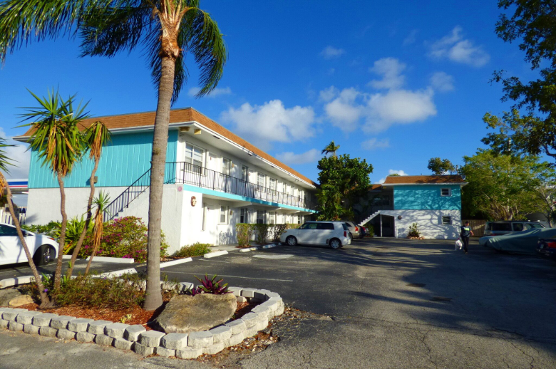 4394 N Federal Hwy - Photo 3 of 15