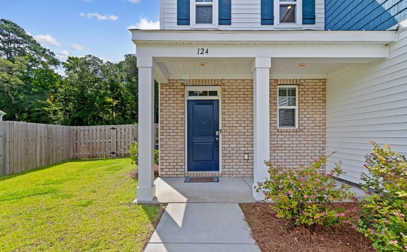 124 Sir Clyde Rd - Photo 2 of 17