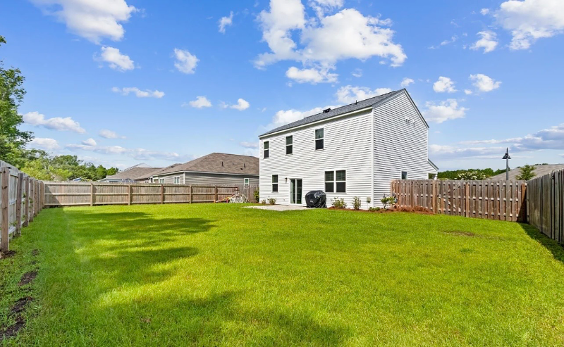 124 Sir Clyde Rd - Photo 4 of 17