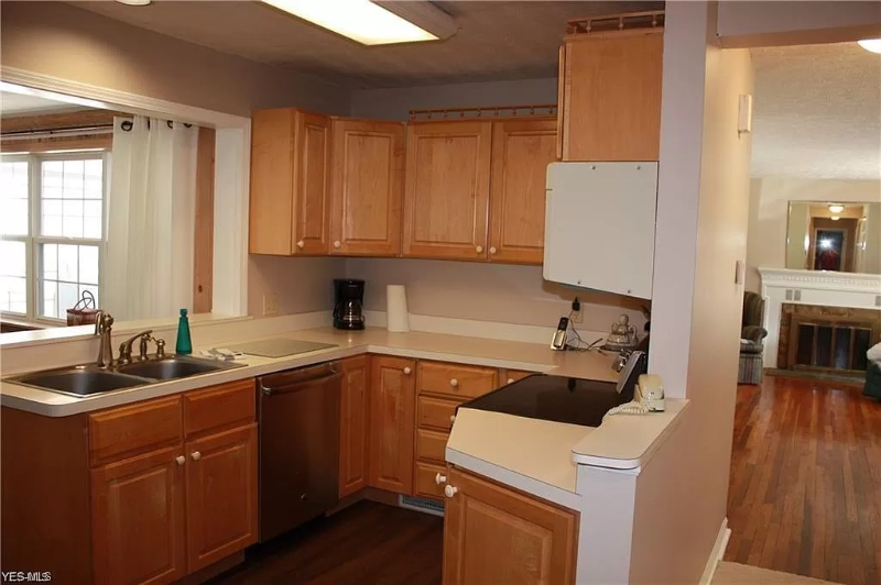 2870 Kent Rd - Photo 6 of 10