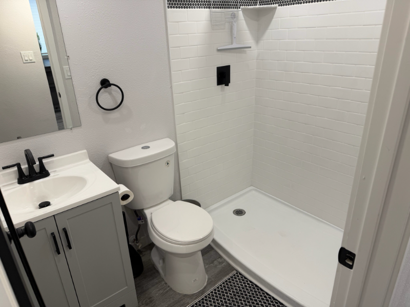 800 W 10th St - Photo 4 of 8