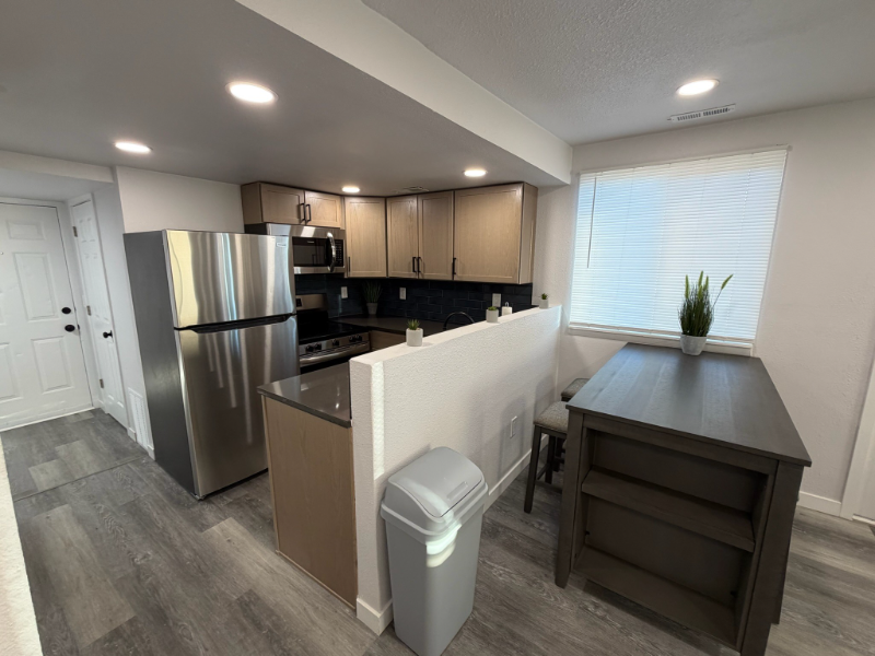 800 W 10th St - Photo 6 of 8