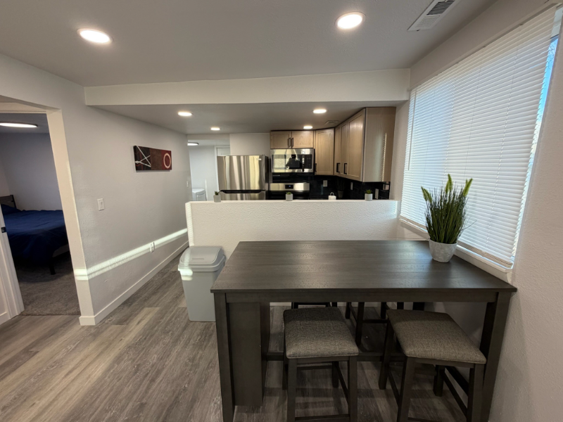 800 W 10th St - Photo 7 of 8