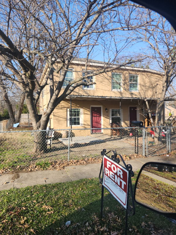 1017 E Wells Ave #D - Photo 2 of 11