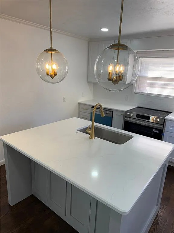 1123 W Brooks St - Photo 2 of 17