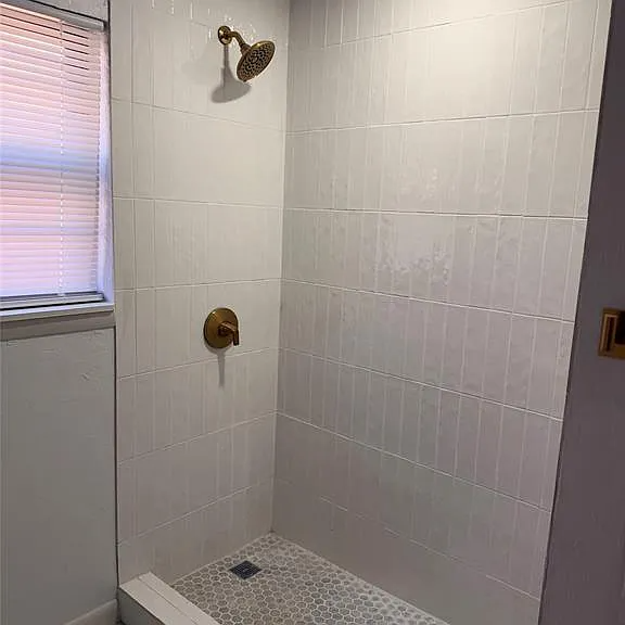 1123 W Brooks St - Photo 7 of 17