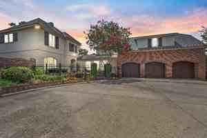 featured image of 118 W Bayou Pkwy