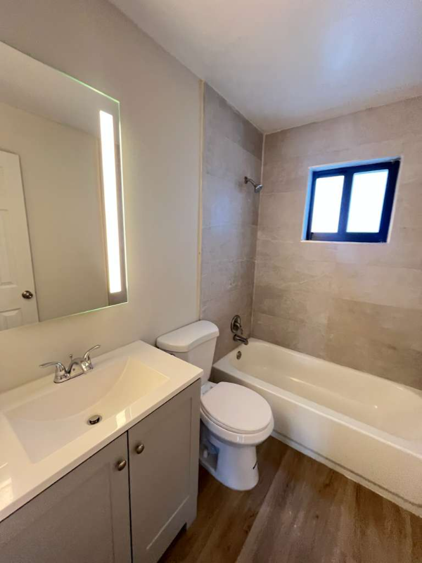 1410 Hialeah Dr - Photo 3 of 9