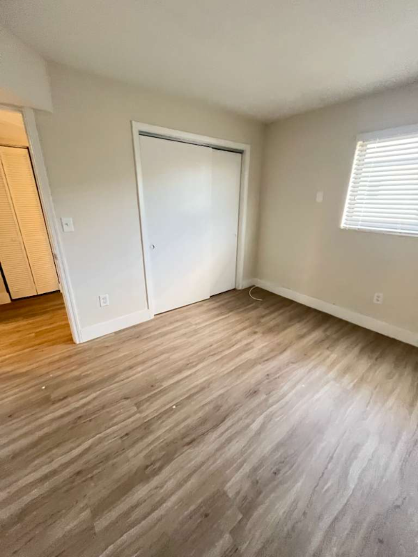 1410 Hialeah Dr - Photo 4 of 9