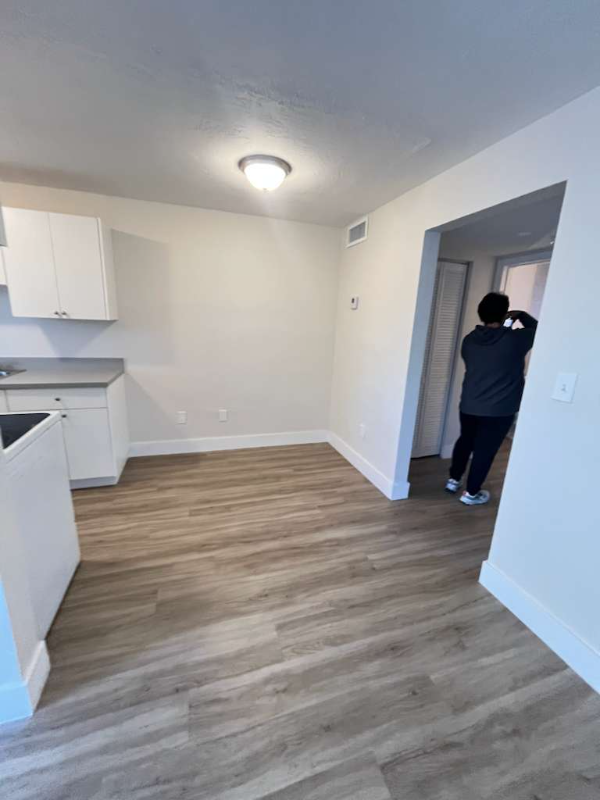 1410 Hialeah Dr - Photo 6 of 9