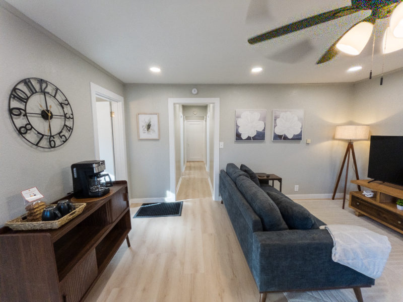 1010 California Ave - Photo 3 of 11