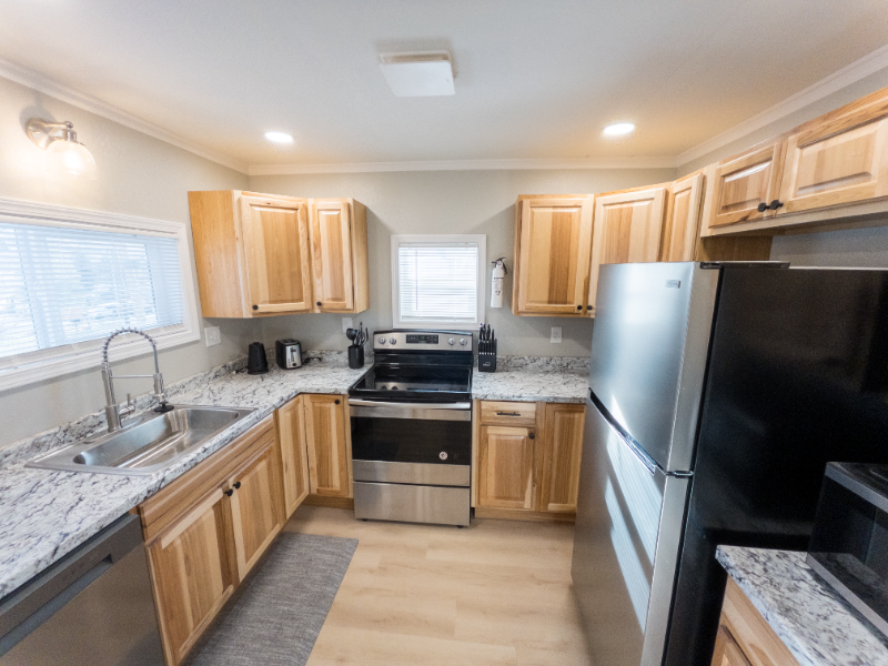 1010 California Ave - Photo 5 of 11