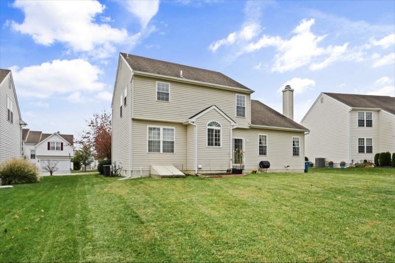 115 Watch Hill Rd - Photo 2 of 15