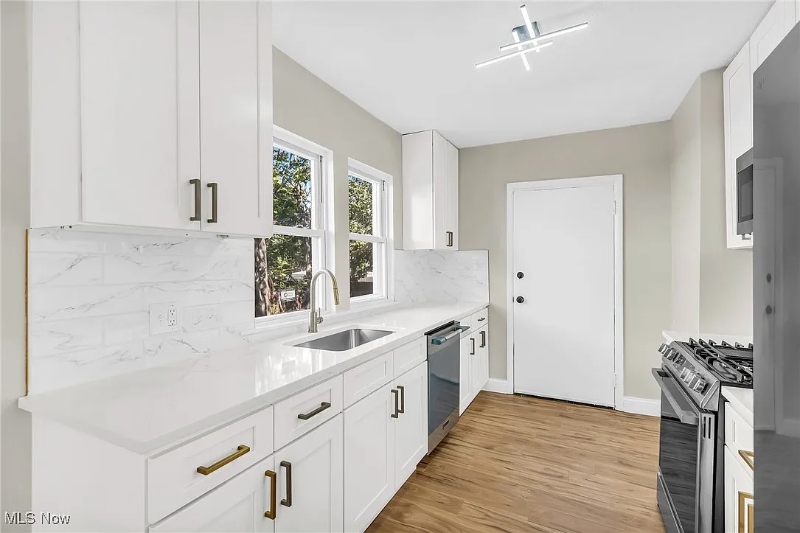 3211 W 121st St #DN - Photo 7 of 10