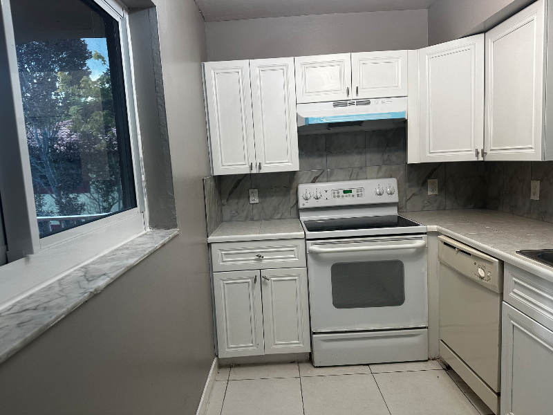 3556 Nw 114th Ter - Photo 2 of 11